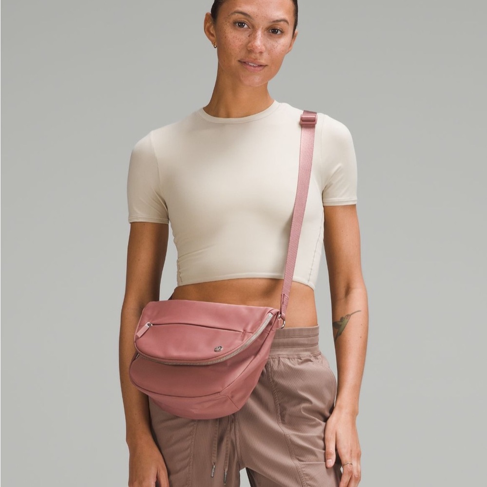 NWT Lululemon All Night Festival Bag 5L Pink Crossbody Shoulder W/ Keychain - Picture 2 of 7